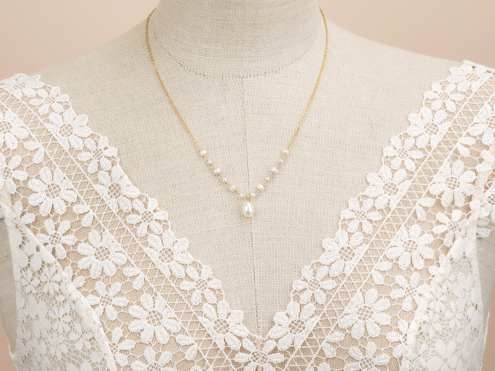 Lou - Bohemian pearl necklace for Contemporary Bride