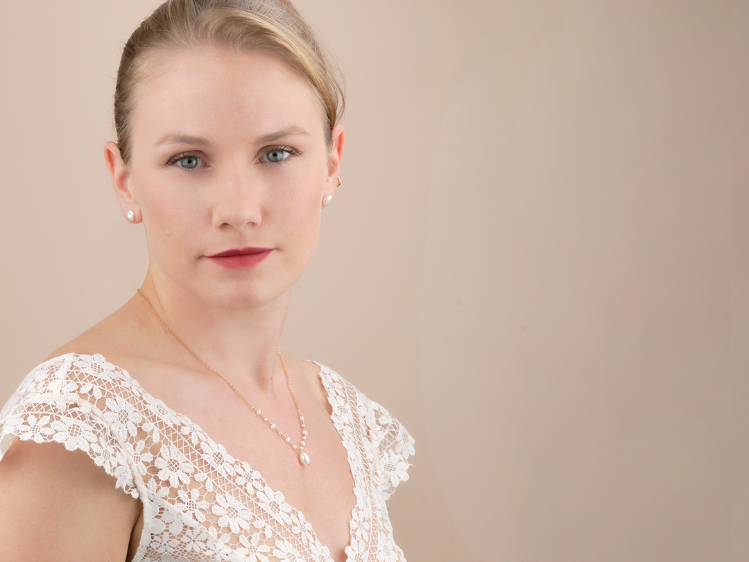 Lou - Bohemian pearl necklace for Contemporary Bride