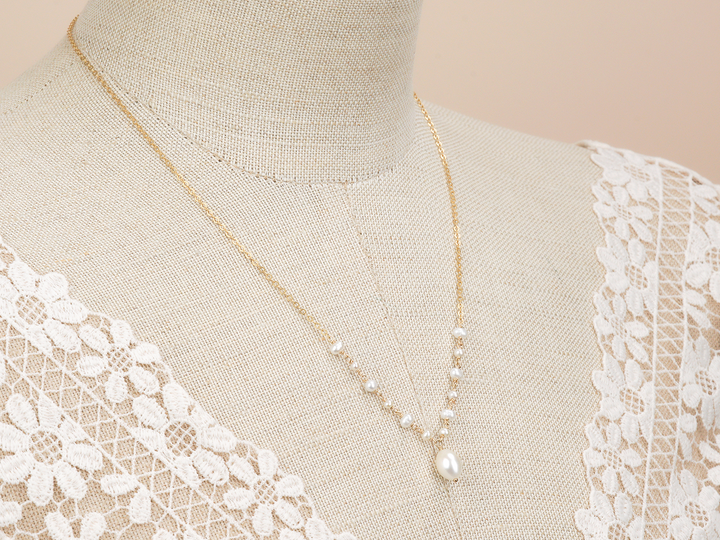 Lou - Bohemian pearl necklace for Contemporary Bride