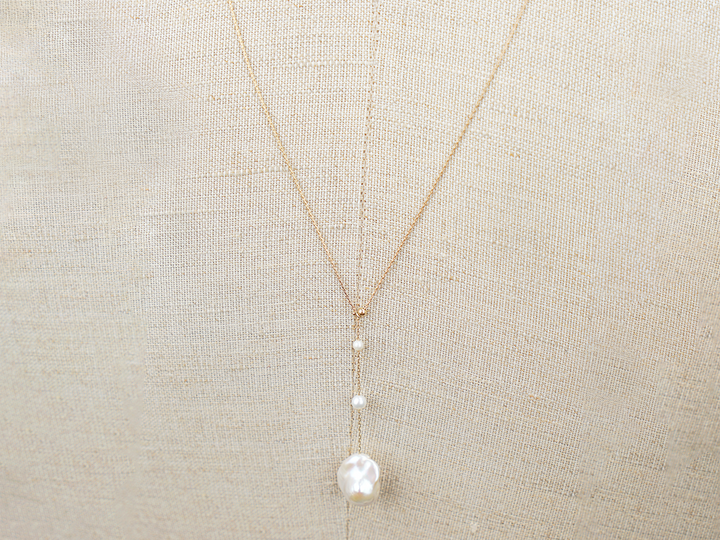 Caroline - Gold back Necklace and Baroque pearl