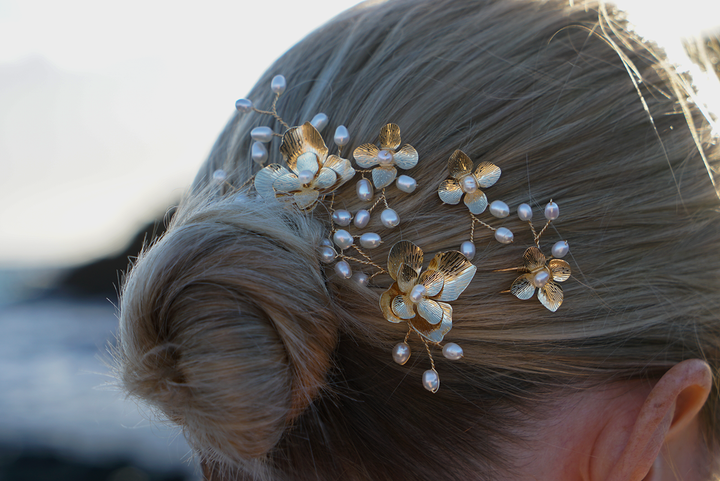 Gaia - Goldene Blume und Süßwasserperlen Haarnadel Set (x5)